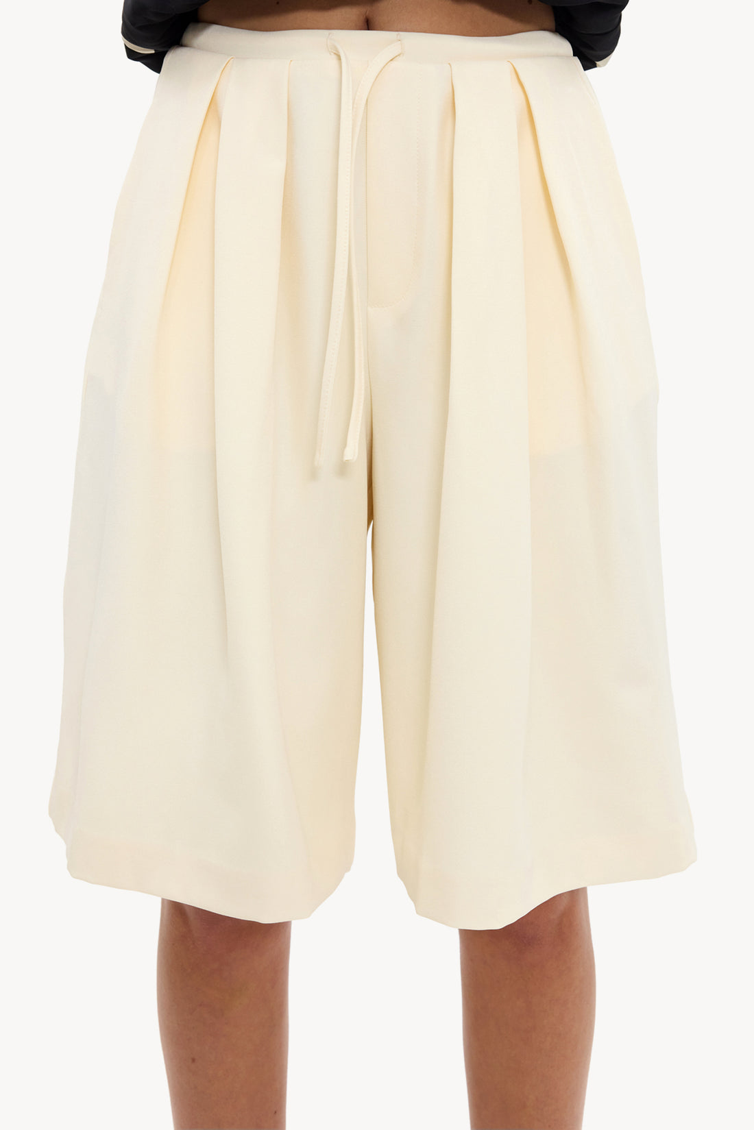 TEMPTING DISTRACTION - OFFWHITE